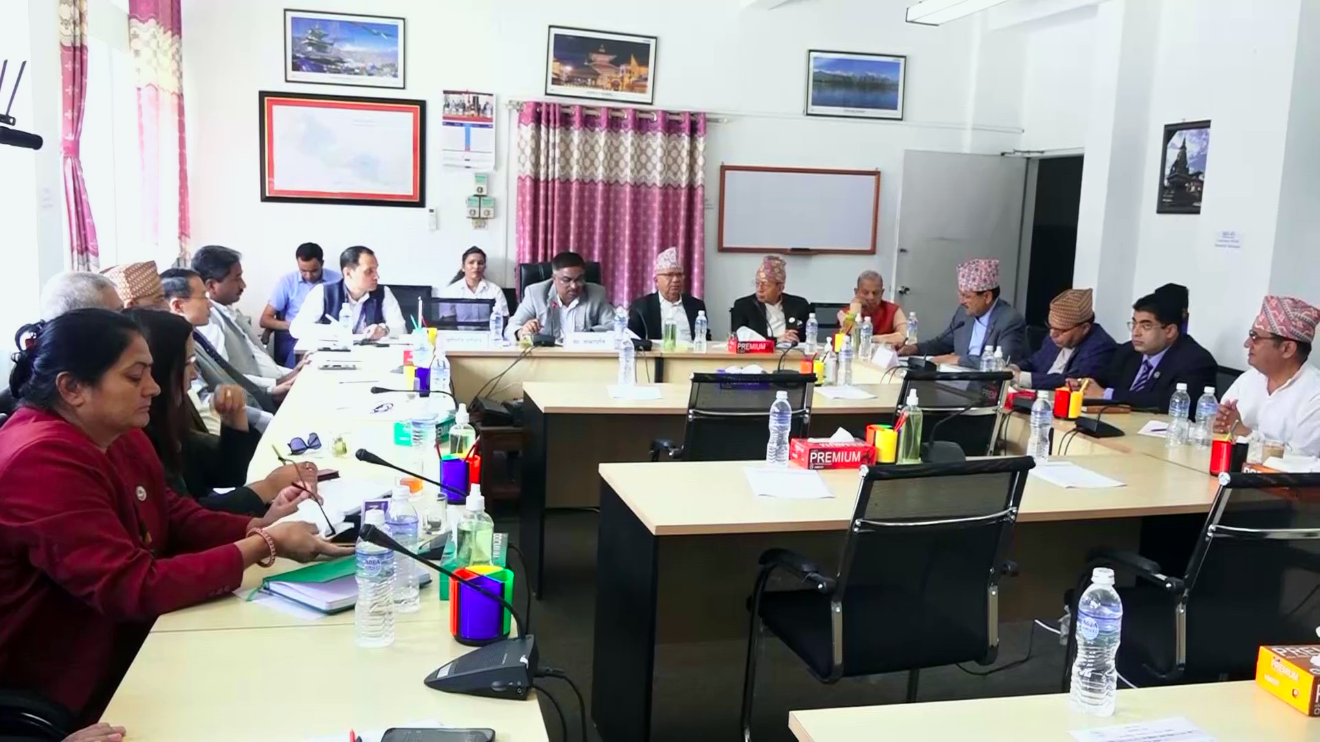 अन्तर्राष्ट्रिय सम्बन्ध समिति बैठक : चुच्चे नक्सा र प्रधानमन्त्रीकाे विदेश भ्रमणबारे कसले के भने?